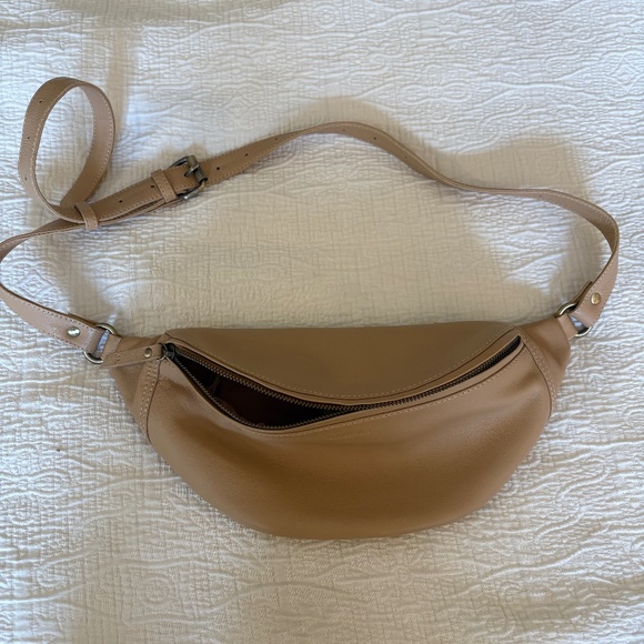 MANDRN leather crossbody - Picture 1 of 6